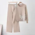Gebreide trui en wijde broek set, elegant kraalvlinder ontwerp voor dames mode. - Eén maat / Top en Broek / Khaki
