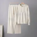 Beige Strick Kapuzenpullover und weite Hosen Set mit Strass Verlaufsdetails für Damen. - Einheitsgröße / Oberteil Und Unterteil / Aprikose