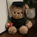 Afstudeer teddybeer pluche speelgoed met zwarte afstudeerhoed en diploma voor studenten. - camel