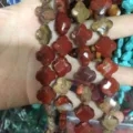 Faceted 12mm natural red jasper stone four-leaf clover beads for DIY jewelry bracelet making - Red Stone Pattern