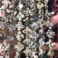 Four-leaf clover shaped dalmatian jasper beads for DIY jewelry making and bracelets - 14x14x5mm (Approx 28 Units) / Spotted Stone