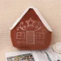 Noel Maison de Pain d'Epices Coussin Peluche Marron Doux Decoration Interieure Festive - 34x34x14cm / Maison de Neige