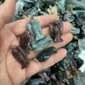 Handgeschnitzte Engelsanhänger aus Naturstein in verschiedenen Kristallmineralien - 18*25mm / Indischer Achat