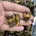 Detailansicht handgefertigter Naturstein Tigerauge Engel Anhänger für DIY Schmuck. - 18*25mm / Tigerauge