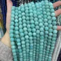 Primer plano de cuentas redondas de amazonita natural azul claro para joyas DIY - 4mm (aprox. 90pcs) / Amazonita natural