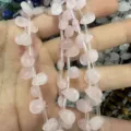 Primer plano de cuentas de corazón de cuarzo rosa natural con agujeros para bricolaje - 6x9mm (Aprox. 32 Piezas/Tira) / Cuarzo rosa