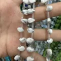 Cuentas facetadas de piedra natural howlite blanca en forma de lágrima para joyería DIY - 6x9mm (Aprox. 32 Piezas/Tira) / Turquesa Blanca Natural