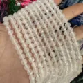 Cuentas de piedra de ágata blanca facetada de 6mm para la creación de joyas DIY y pulseras. - Aprox. 62 Cuentas/Tira / 6mm / Cristal de roca