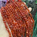 Vue détaillée de perles en pierre naturelle orange facettées de 6mm pour bijoux DIY - Agate rouge