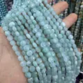 Détail macro de perles rondelles en pierre naturelle vert menthe facettées de 6 mm - Amazonite Traitée / Env. 6mm (Env. 62 Pièces/Brin)