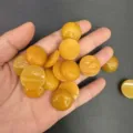 Dettaglio di cabochon in agata gialla lucida per la creazione di gioielli fai-da-te - 20*6mm / Topazio