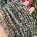 Vue détaillée de perles facettées de 6 mm en pierre naturelle grise pour bijoux DIY - Labradorite / Env. 6mm (Env. 62 Pièces/Brin)