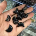 Detailopname van 20 mm gepolijste zwarte obsidiaan in maanvorm - 20x6mm / Obsidiaan