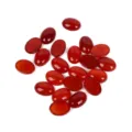 Nahaufnahme von natürlichen roten Karneol-Cabochons mit glatt polierter Oberfläche - 4*6mm / Roter Achat