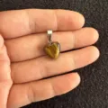 12mm herzförmiger Tigerauge-Steinanhänger für Halsketten und Schmuckherstellung - 12x6mm / Tigerauge