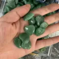 Eine Handvoll polierter grüner Aventurin-Herzsteine für die Wohndekoration zu Hause - 20x6mm / Grüner Aventurin