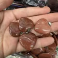 Μενταγιόν από χρυσό αμμόλιθο 25mm σε σχήμα καρδιάς με μεταλλικό κούμπωμα για κοσμήματα - 25*6mm / Χρυσός Ψαμμίτης