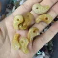 Yellow natural stone comma-shaped magatama pendant for DIY jewelry making projects - 1 Piece (13*23mm) / Topaz