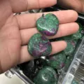 Natural 25mm heart-shaped ruby in zoisite stone pendant charm for DIY jewelry making - 25*6mm / Ruby Zoisite