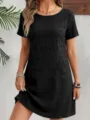 Schwarzes strukturiertes Kurzarmkleid Damen, casual Rundhals Midikleid mit Vordertaschen. - S / Schwarz