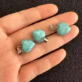 Eleganter 12mm Türkis Herzanhänger aus Stein mit silberner Öse für modische Halsketten - 12x6mm / Türkis
