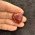 Cabochon en agate rouge naturelle en forme de cœur pour la création de bijoux - Pierre Arc-en-ciel / 10mm