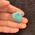 Cabochon en pierre naturelle en forme de cœur turquoise avec veines noires pour bijoux DIY - Turquoise / 10mm