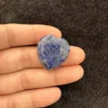 Pierre naturelle polie en forme de cœur bleu pour la création de bijoux DIY et pendentifs - 10mm / Pierre à Points Bleus