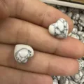 Cabochon en pierre blanche en forme de cœur avec veines noires pour bijoux DIY - Face de Cœur / 10mm / Turquoise Blanche