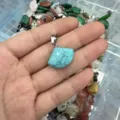 18mm türkisfarbener fächerförmiger Natursteinanhänger für DIY-Halskettenschmuck - Türkis