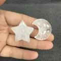 Natürliche klare Kristalle in Mond- und Sternform für den Größenvergleich in der Hand - White Crystal (Star + Moon) / Ca. 30*8mm