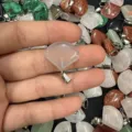 18mm fächerförmiger Ginkgoblatt-Natursteinanhänger für Schmuckherstellung in Weiß - Grauer Achat