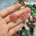 18 mm rosa Naturstein Fächeranhänger mit silberner Schlaufe für DIY-Schmuckherstellung - Wassermelonenrot