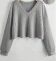 Primo piano della texture in maglia waffle grigia, dettaglio scollo a V per top casual. - Taglia S / Grigio