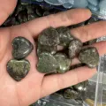 Pierres naturelles en forme de cœur vert et rose de 20 mm, cœur en cristal poli pour cadeau. - Pierre en Vrac 20mm*6mm / Pierre Sang de Dragon