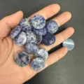 Cabochon tondi in pietra naturale di sodalite blu per la creazione di gioielli fai da te - 20*6mm / Pietra a Macchie Blu