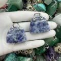 Miniatur-Handtaschenanhänger aus blau-weißem Naturstein für DIY-Schmuckherstellung - Größe ca. 25-27*8mm / Blaupunktstein