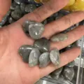 Cristaux de pierre naturelle en forme de cœur 20mm pour décoration ou DIY - Pierre en Vrac 20mm*6mm / Labradorite Grise