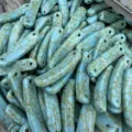 Bulk 36x10mm Türkis gemusterte gebogene Steinperlen für die DIY-Schmuckherstellung - Türkis