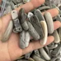 Handgefertigte Natursteinperlen mit grauer Marmorierung 36x10mm für DIY-Schmuck - Importierter grauer Stein