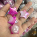 Handgehaltener rosa-weiß gestreifter sternförmiger Achatstein für DIY-Schmuckarbeiten - Pentagramm / 1 Stück (ca. 30*8mm) / Rosarot Gestreift