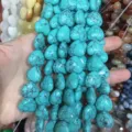 Detailweergave van 16mm en 20mm hartvormige turquoise stenen kralen voor DIY-sieraden - Turkoois