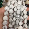 Detail van hartvormige witte howliet turkoois stenen kralen voor het maken van sieraden - Natuurlijk Wit Turkoois