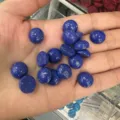 Primo piano di cabochon in pietra naturale blu da 12 mm a fondo piatto per gioielli fai da te - 20*6mm / Turchese Lapis
