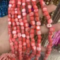 Détail de perles en nacre naturelle rose pour la création de bijoux artisanaux faits main - 7-8mm (Environ 38cm Fil) / Corail