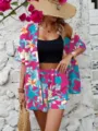Dettaglio del set kimono cardigan e pantaloncini con stampa floreale in vivace stile estivo. - Taglia S / Top e Pantaloni / stampa colorata