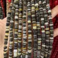 Nahaufnahme von mehrfarbigen Muschelperlen für DIY-Schmuckherstellung - Schwarze Muschel