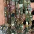 Gros plan de perles d'agate carrées facettées naturelles pour la création de bijoux - 8x8x5mm (约25颗一条) / Agate d'Inde