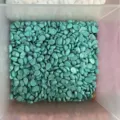 Nahaufnahme von Bulk-Türkis-Tropfensteinen für die DIY-Schmuckherstellung - 5X7mm / Grüner Türkis Stil 1