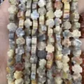 Vista detallada de cuentas de cruz de piedra de ágata natural para la creación de joyas DIY - 8x8x4mm (Aprox. 50 Piezas/Paquete) / Ágata de Encaje Loco